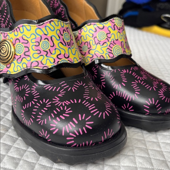 John Fluevog x Zandra Rhodes collab 2022 size 9 “Wiggle” mary janes like new - Picture 3 of 10